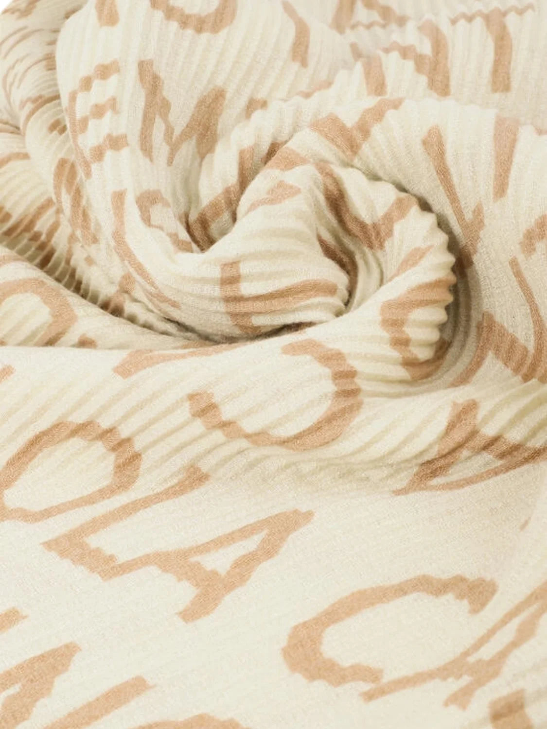 Foulard Plisado Lola Casademunt Logo Crudo | Bicos de Fío