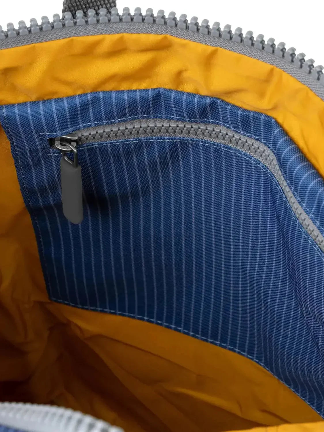 Mochila Roka Canfield B Medium Wash Denim | Bicos de Fío