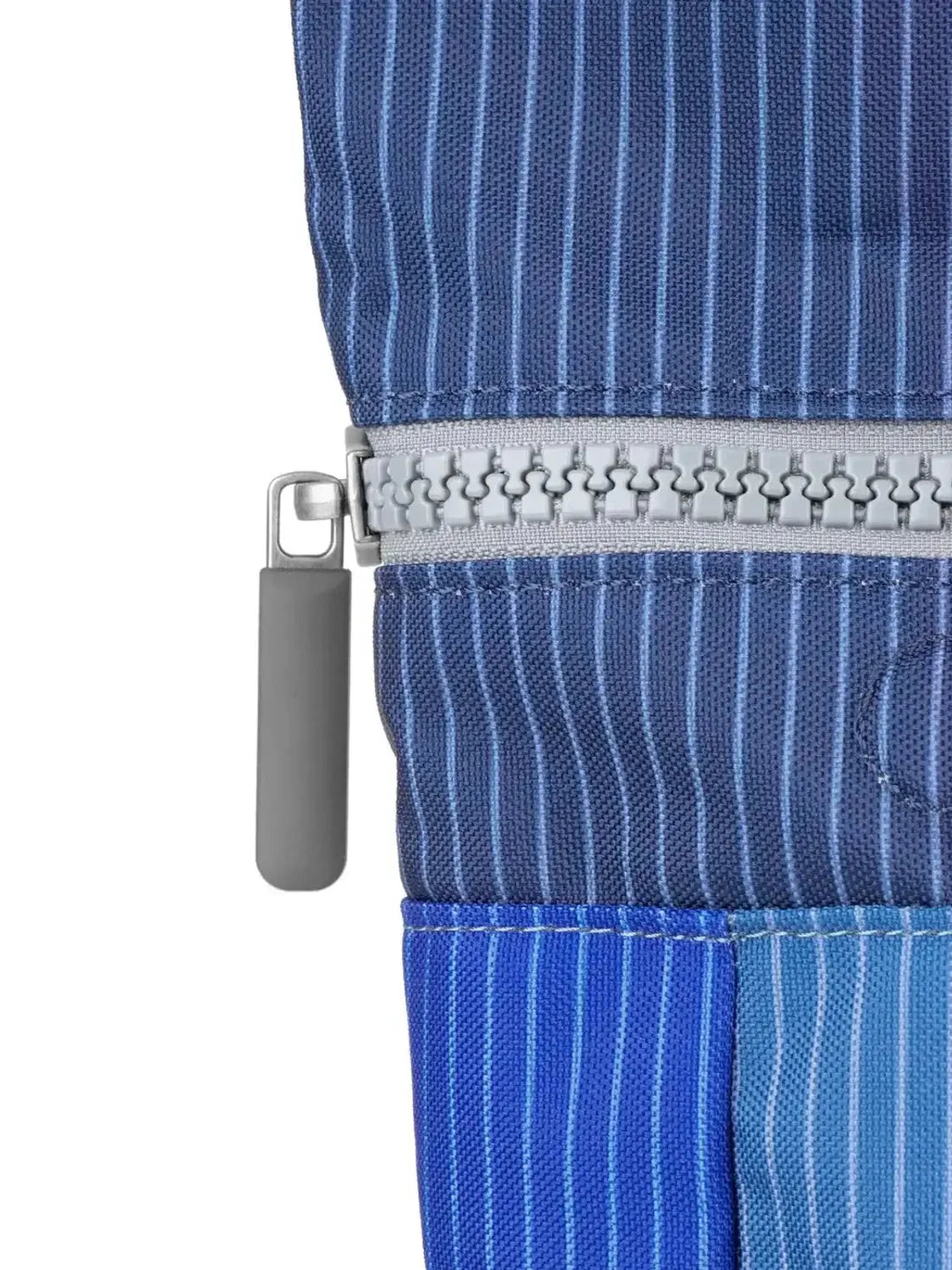Mochila Roka Canfield B Medium Wash Denim | Bicos de Fío