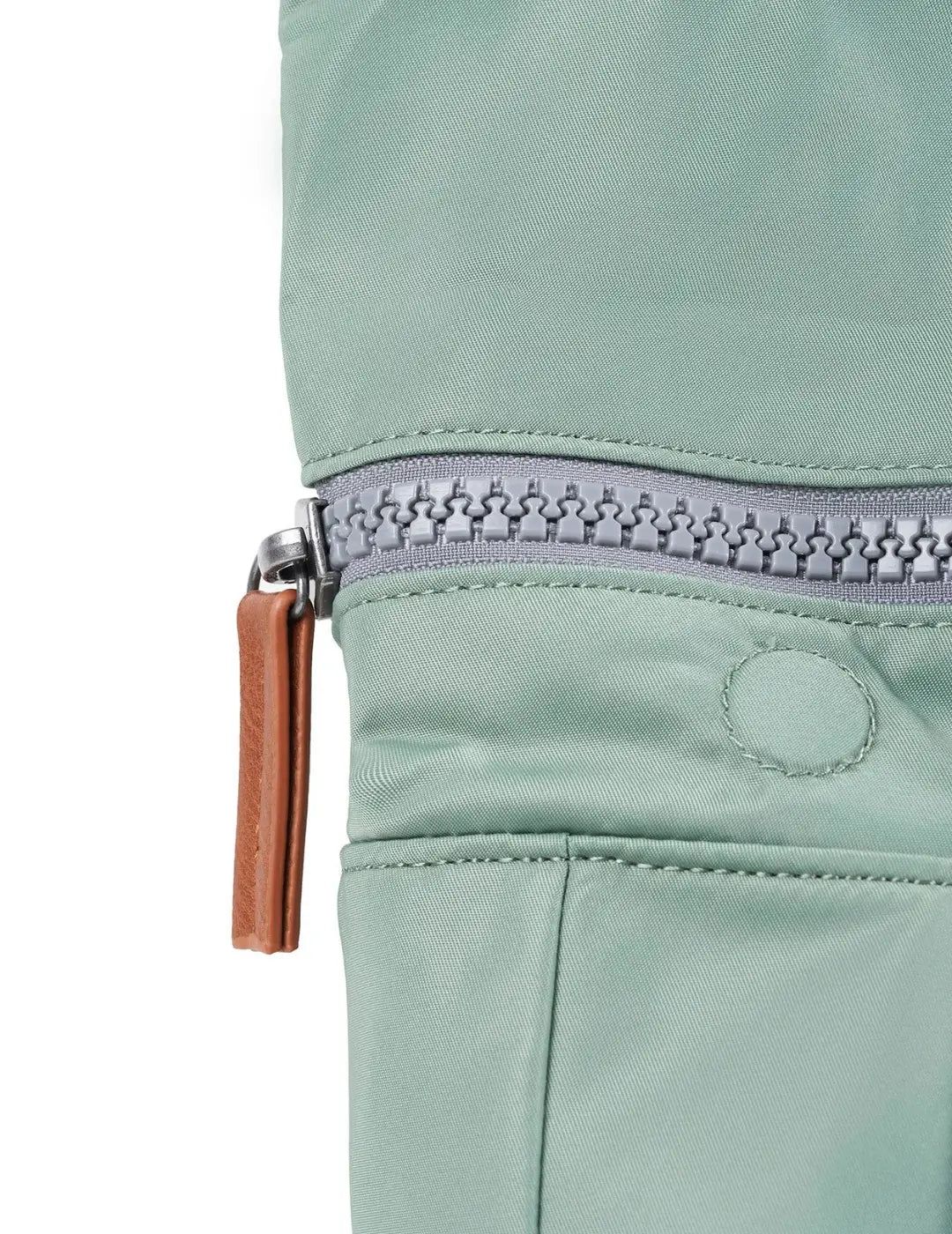 Mochila ROKA Canfield B Medium Nylon Frost | Bicos de Fío