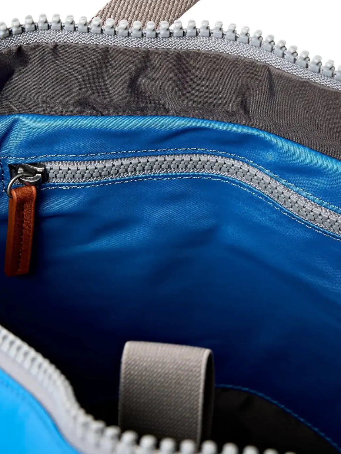 Mochila ROKA Canfield B Medium Nylon Malibu Blue | Bicos de Fío