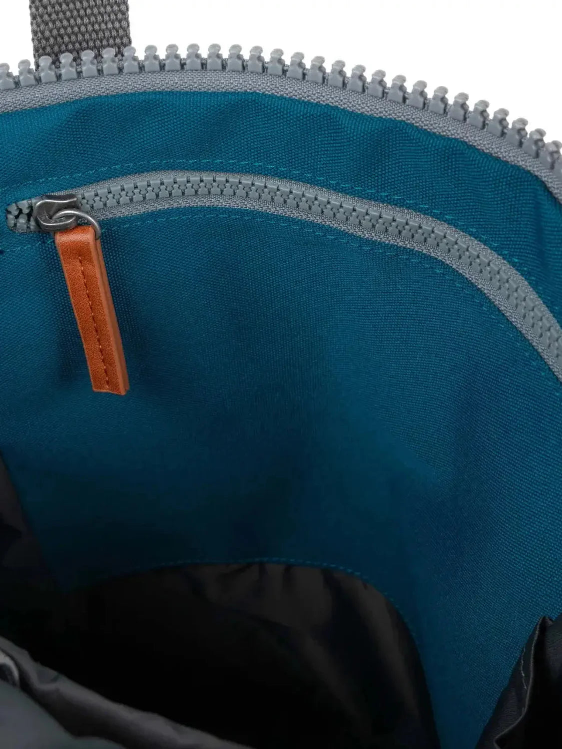 Mochila Roka Finchley Medium Sapphire | Bicos de Fío