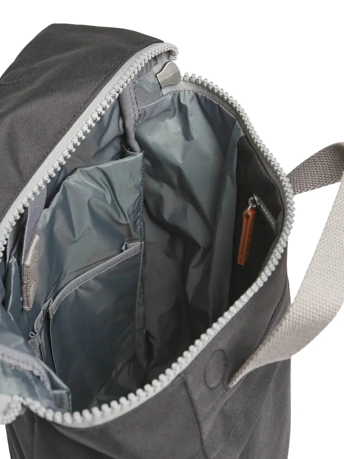 Mochila ROKA Finchley Medium Canvas Ash | Bicos de Fío