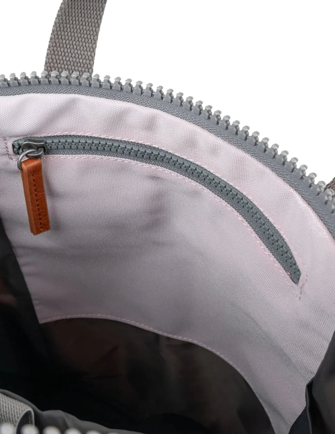 Mochila ROKA Finchley Medium Canvas Transcendent Pink | Bicos de Fío