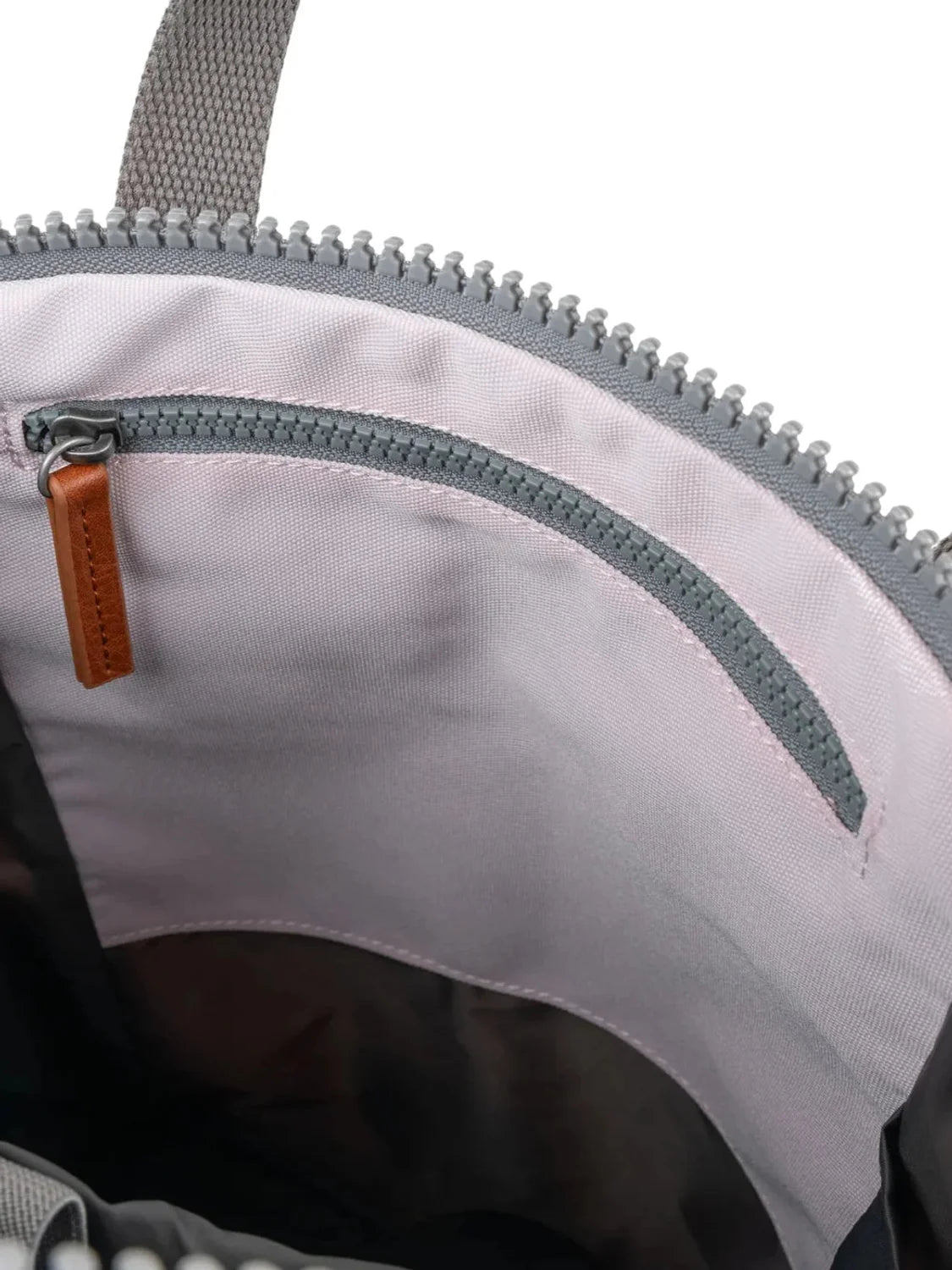 Mochila ROKA Finchley Medium Canvas Transcendent Pink | Bicos de Fío