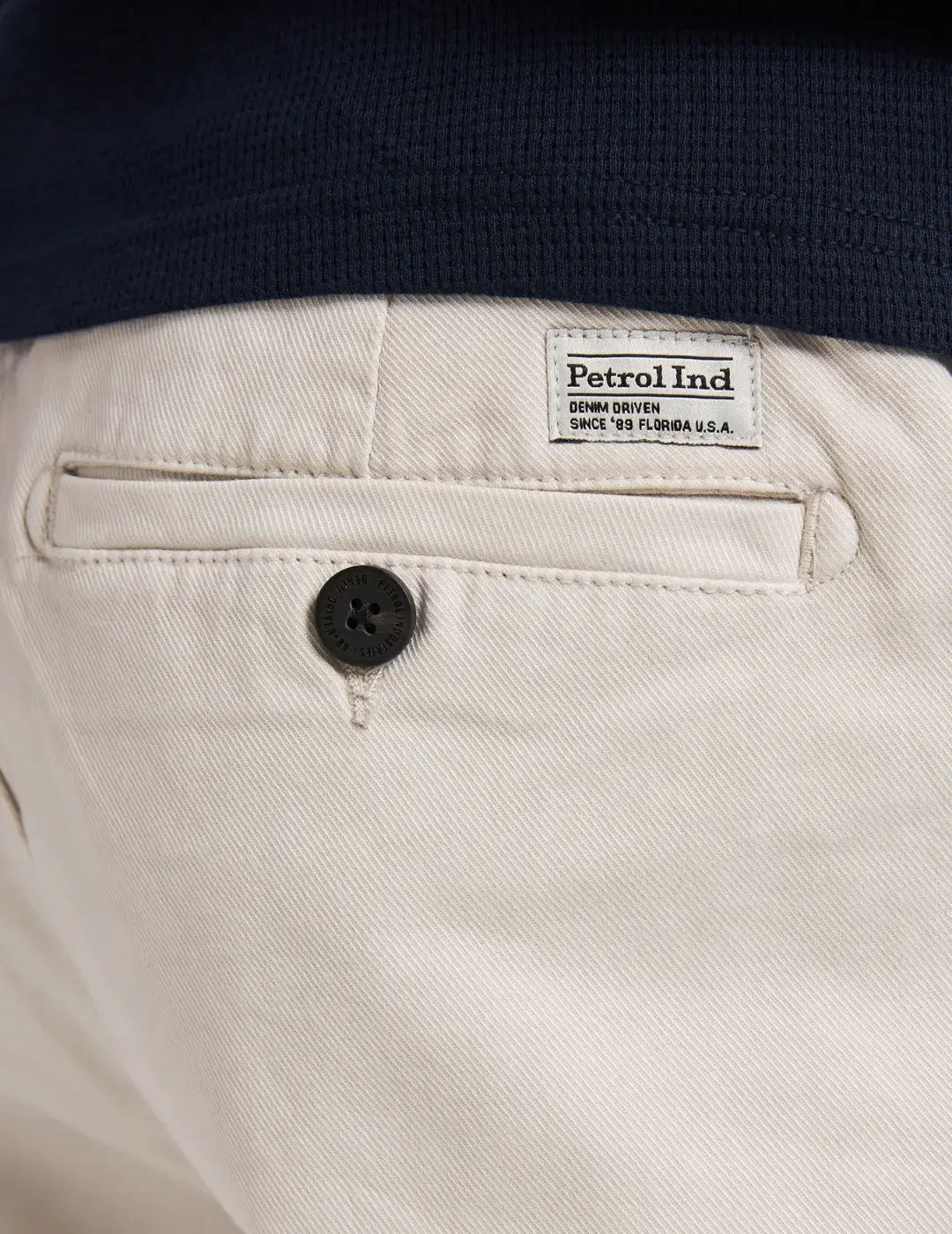 Pantalón Corto Chino Petrol Industries Parrot Crudo | Bicos de Fío