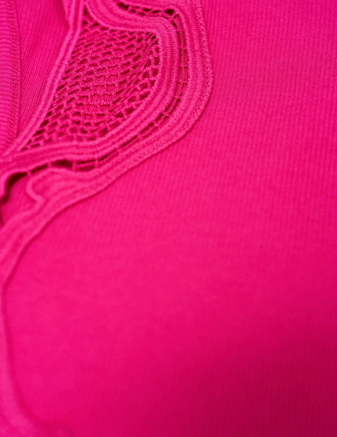 Top Encaje Hombro Salsa Jeans Fucsia | Bicos de Fío