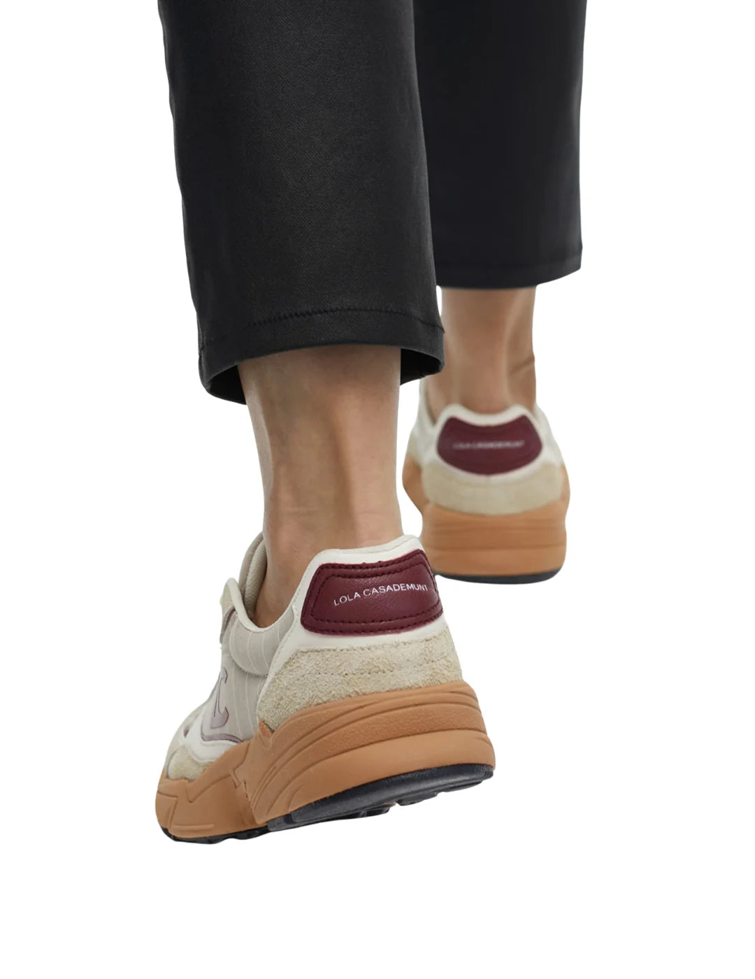 Zapatilla Tipo Running Lola Casademunt Beige | Bicos de Fío