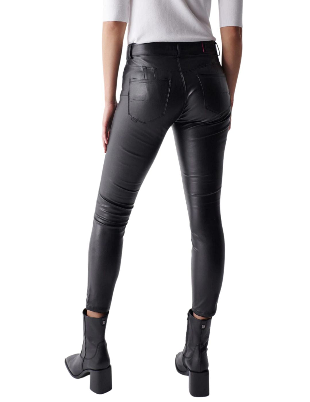 Pantalón efecto piel Salsa Push Up Destiny Cropped Skinny Negro - Bicos de Fío