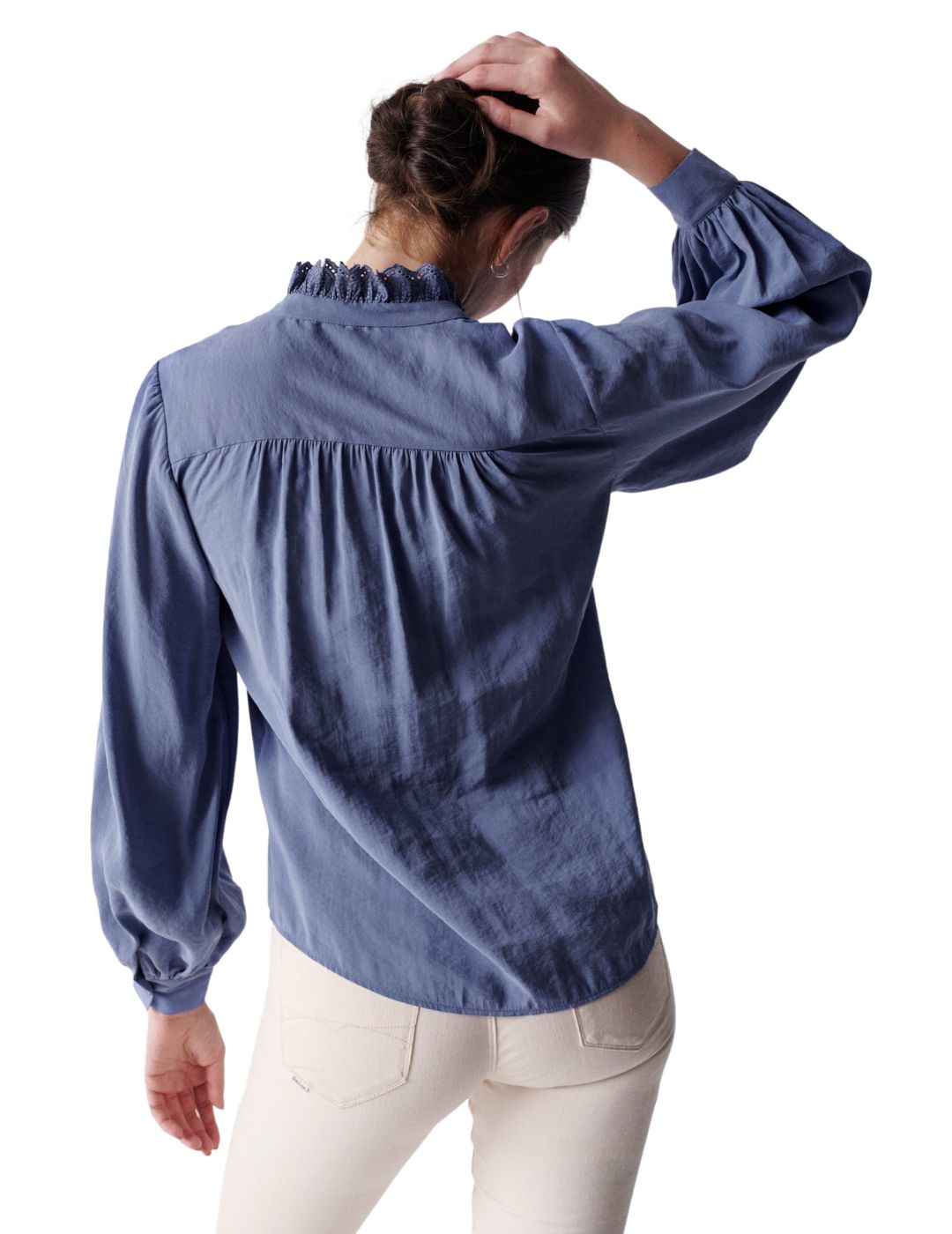 Camisa fluida con detalle en cuello Salsa Azul - Bicos de Fío