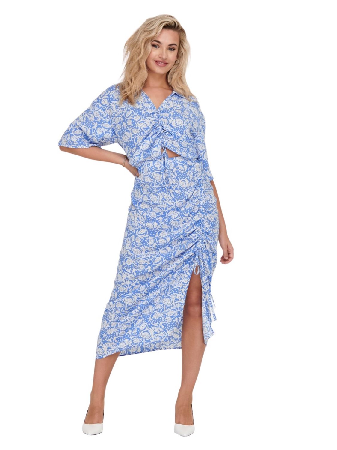 Falda midi estampada con fruncido Only Azul | Bicos de Fío