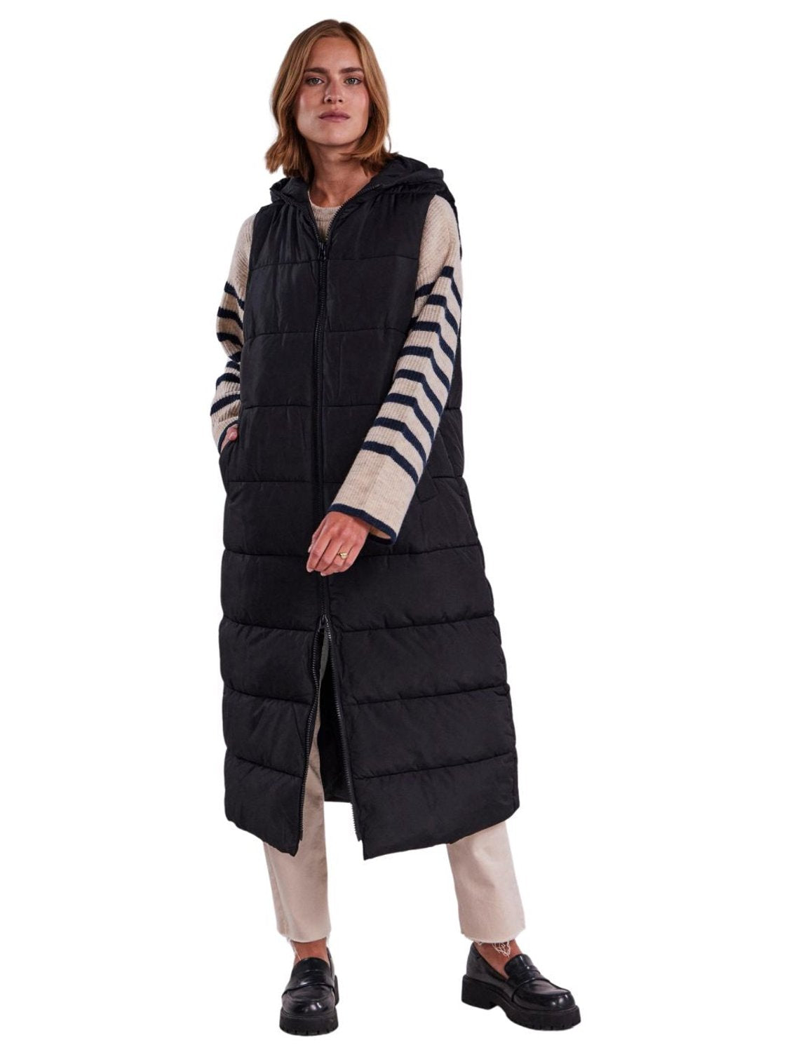 Chaleco largo con capucha Pieces Elinora Negro - Bicos de Fío