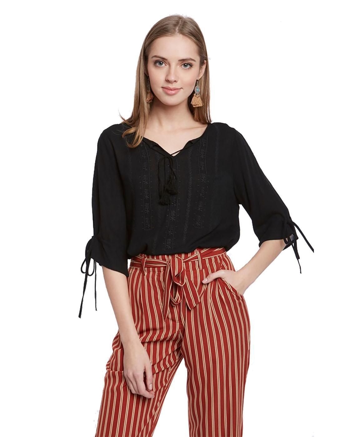 Blusa MEISIE Manga 3/4 Bordado Negro - Bicos de Fío