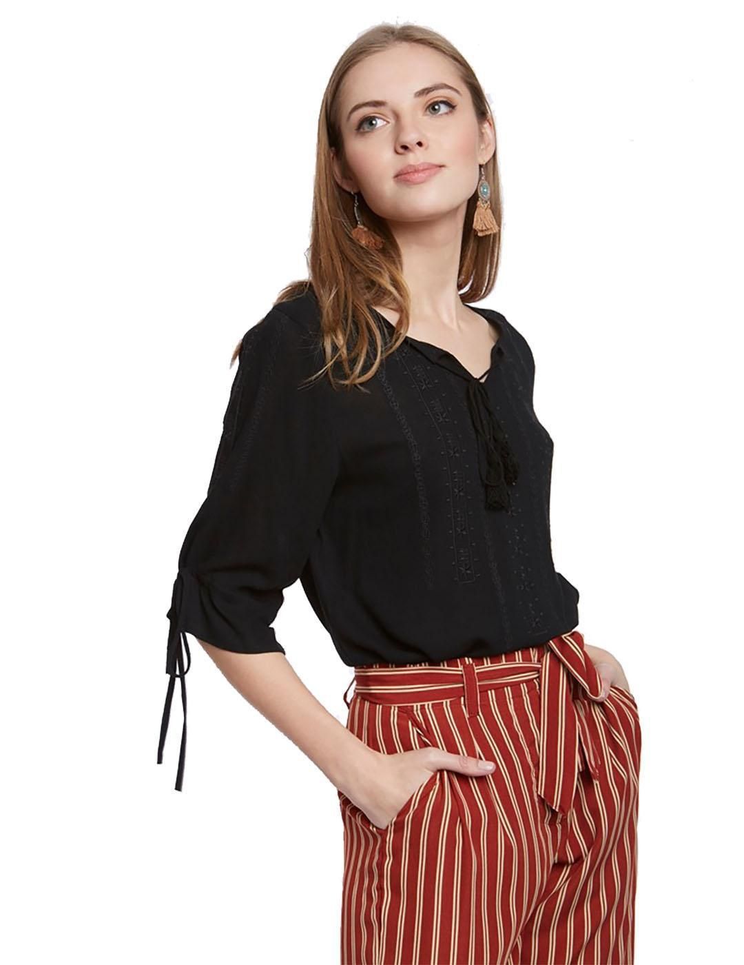 Blusa MEISIE Manga 3/4 Bordado Negro - Bicos de Fío