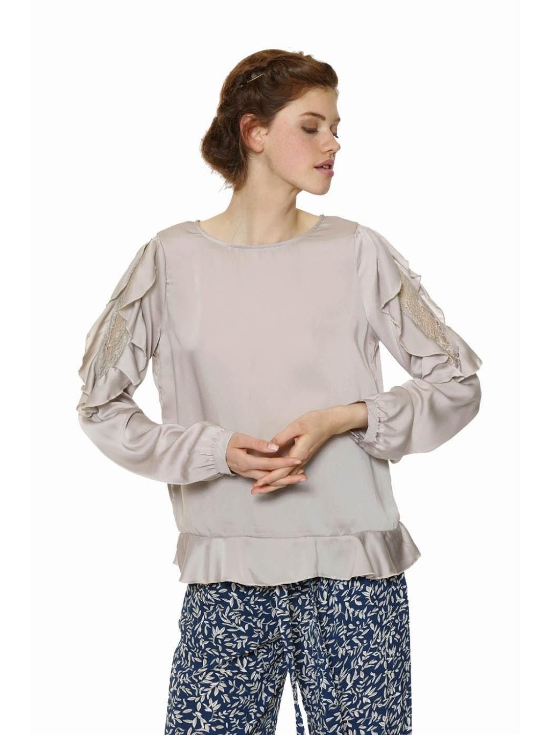Blusa MEISIE M/L Volante Encaje Gris - Bicos de Fío
