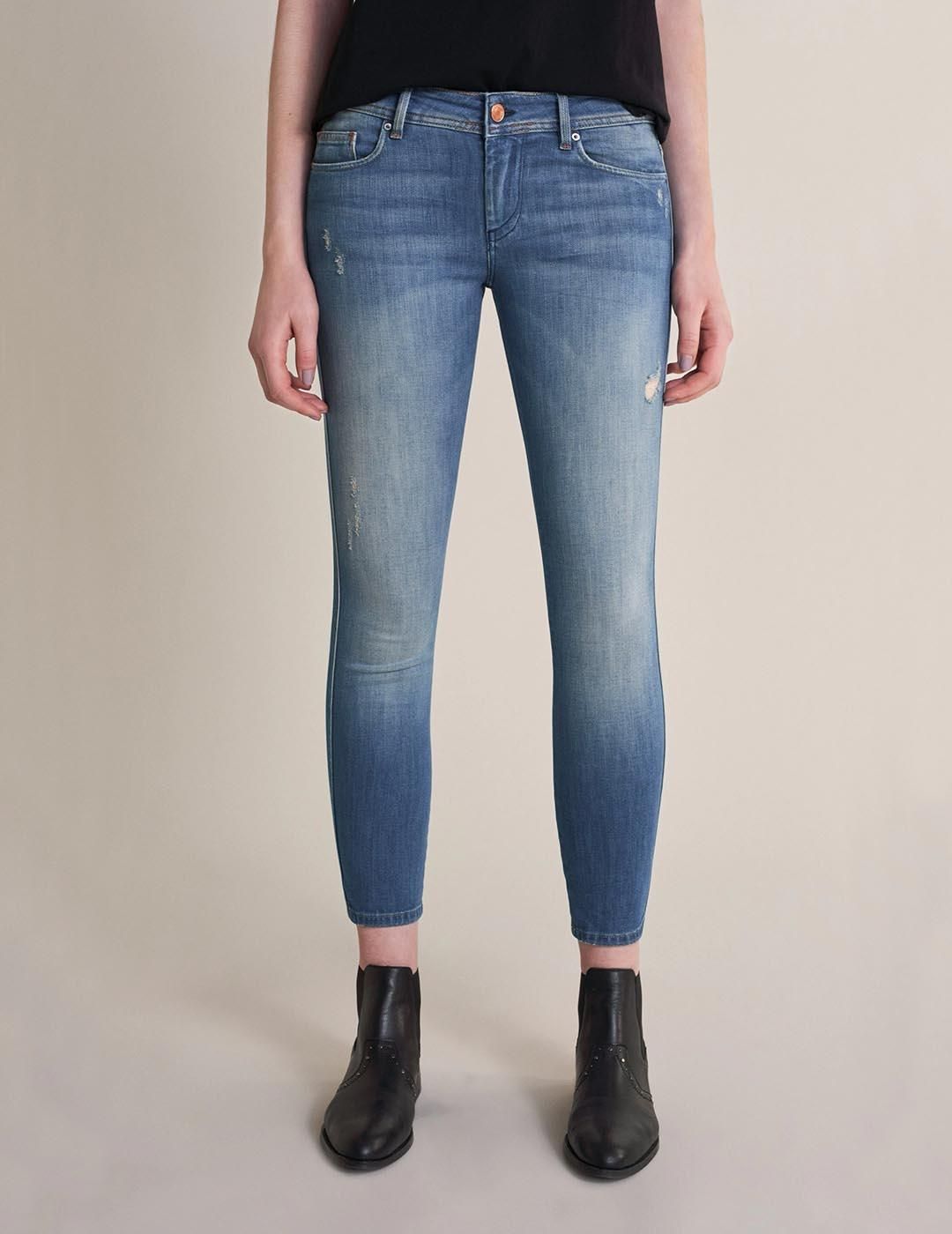 Vaqueros Salsa Jeans Colette Capri con detalles Azul - Bicos de Fío